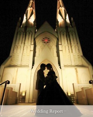 【おふたりの「好き」と「感謝」がたくさん詰まった、笑顔あふれる一日🌸】

＜入館〜挙式前＞
まずゲストを迎えたのは、
新郎様の好きなドラゴンボールと、新婦様の好きなたべっ子どうぶつのグッズが並ぶ
おふたりらしいウェルカムスペース。
思わず写真を撮りたくなる空間に、ゲストの皆様も笑顔に☺️
受付では、結婚証明書の作成にご参加いただき、
はじまりからあたたかい一体感に包まれました。

＜挙式＞
新婦様の姪っ子・甥っ子3名がリングキッズを担当。
手をつないで歩く小さな姿に、会場中が優しい空気に包まれました👶💍

＜披露宴＞
スタートを飾ったのは、おふたりの入場前から楽しめる
「ライブキャンバス」のイベント📸
ゲスト全員で作り上げたアートにおふたりも加わり、
世界にひとつだけのフラワーボックス型の結婚証明書が完成しました💐

余興では、参加できなかったご友人からのビデオレターを上映。
さらに、新婦お母様からのサプライズメッセージも届けられ、
新婦様の目には自然と涙が。
会場全体が感動に包まれる、心に残るシーンとなりました。

席札には、お名前入りのコースターをご用意し、
ゲスト一人ひとりへのおもてなしの気持ちを込めて。
「みんなとたくさん話したい」「写真をたくさん撮りたい」
そんなおふたりの想いを叶えるように、
歓談やフォトラウンドの時間をたっぷり設けました📸

いいね数を競うフォトコンテストも大盛り上がり！
笑顔と温かさに満ちた、
おふたりらしさが溢れるご結婚式となりました✨
＿＿＿＿＿＿＿＿＿＿＿＿＿＿＿＿＿＿＿＿
＼新潟県内最大級！／

上越市の結婚式場【ザ・グランスイート】
・県内最大級チャペル 地上49mの大聖堂
・リゾート感溢れるパーティ会場
・まるで海外のような特別な空間

[アクセス]
住所：新潟県上越市大道福田554番地
お電話：0120-20-6111（10:00～19:00）
定休日：火曜日

▼見学のご予約はプロフィールURLから✨
@the_gran_suite
＿＿＿＿＿＿＿＿＿＿＿＿＿＿＿＿＿＿＿＿
@minnano_wedding
#結婚式場探し
#大聖堂
#結婚式選び
#チャペルウェディング
#新潟結婚式場
#大聖堂チャペル
#ザグランスイート
#リングキッズ 
#アットホームな結婚式 
#ゲスト参加型演出