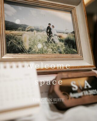 .
.
.
卒花さんたちの素敵なウェルカムスペースをご紹介🕊

お打ち合わせの中でよくいただくご相談が
「ウェルカムスペースは何を置けばいいですか？」
「どう配置すればおしゃれに見えますか？」というお悩み

そこで今回は
ウェルカムスペースに悩むプレ花嫁さん必見！
センスあふれるウェルカムスペースをピックアップしました

ウェルカムスペースはゲストが最初に目にする大切な場所
だからこそ、おふたりらしさをぎゅっと詰め込むのがおすすめです♡

ぜひコーディネートの参考にしてみてくださいね
.

＿＿＿＿＿＿＿＿＿＿＿＿＿＿＿＿＿＿＿＿
＼新潟県内最大級！／

上越市の結婚式場【ザ・グランスイート】
・県内最大級チャペル 地上49mの大聖堂
・リゾート感溢れるパーティ会場
・まるで海外のような特別な空間

[アクセス]
住所：新潟県上越市大道福田554番地
お電話：0120-20-6111（10:00～19:00）
定休日：火曜日

▼見学のご予約はプロフィールURLから✨
@the_gran_suite
＿＿＿＿＿＿＿＿＿＿＿＿＿＿＿＿＿＿＿＿
@minnano_wedding
#結婚式場探し
#大聖堂
#結婚式選び
#ウェルカムスペース 
#新潟結婚式場